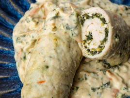 Roladka drobiowa ze szpinakiem w sosie potrawkowym -  1 kg (600g mięsa , 400g sosu)