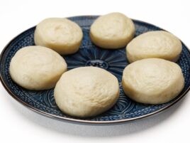 Pyzy (kluski parowe) – 1 szt.