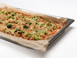 Pizza z brokułem i gyrosem